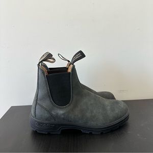 Blundstone 587 Rustic Black Chelsea Boots